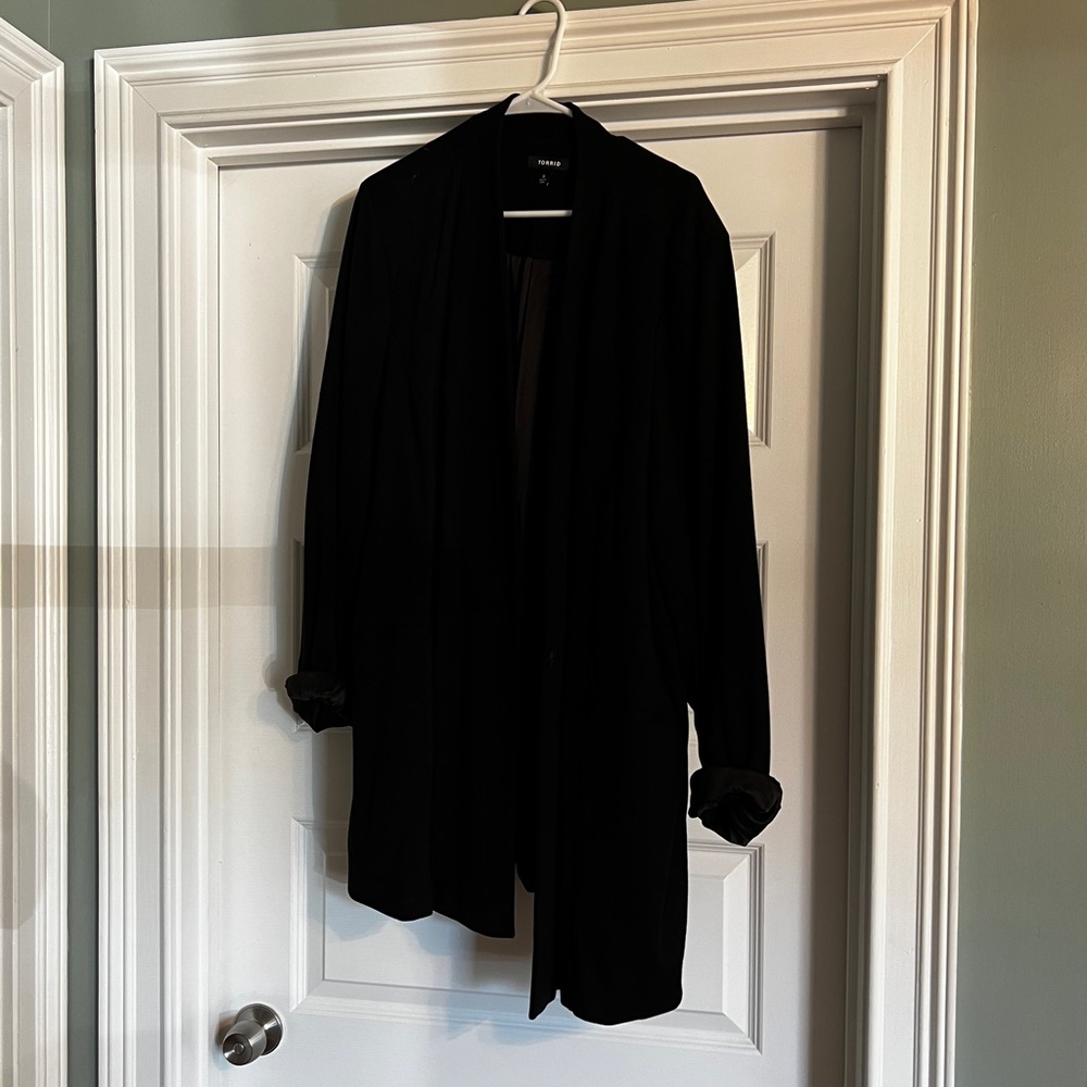 Black long line blazer from Torrid in size 5